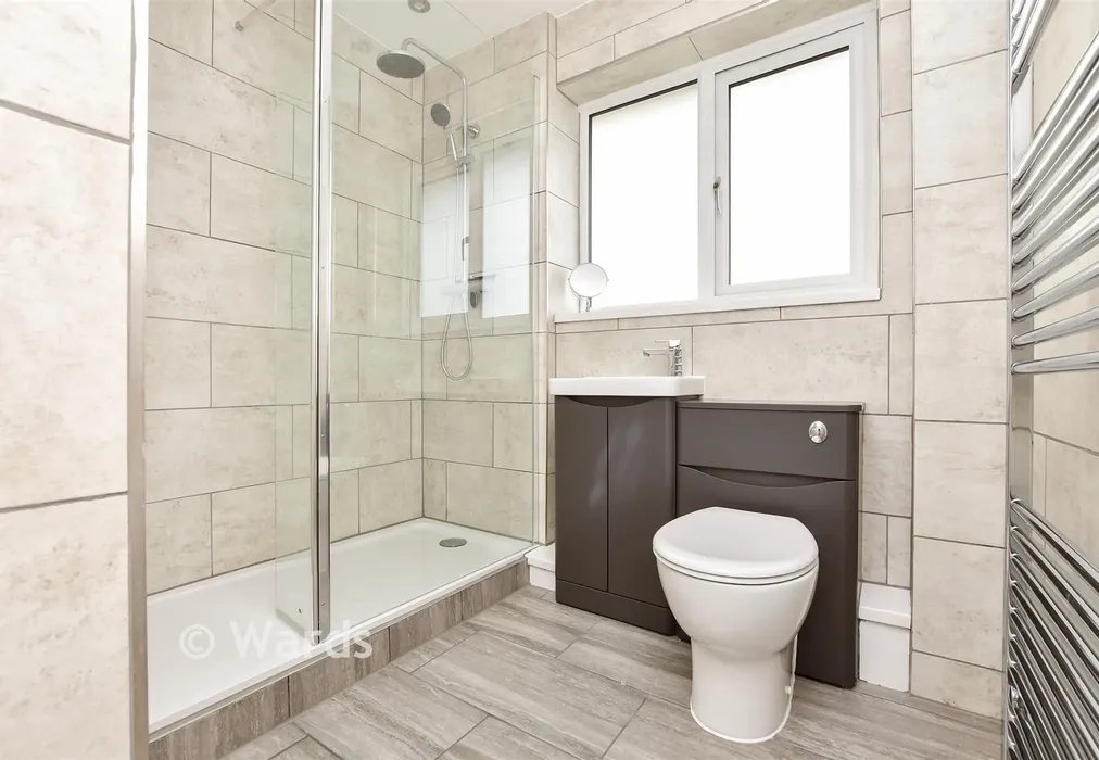 En-Suite - Daryngton Avenue, Birchington, Kent - Wards of Kent