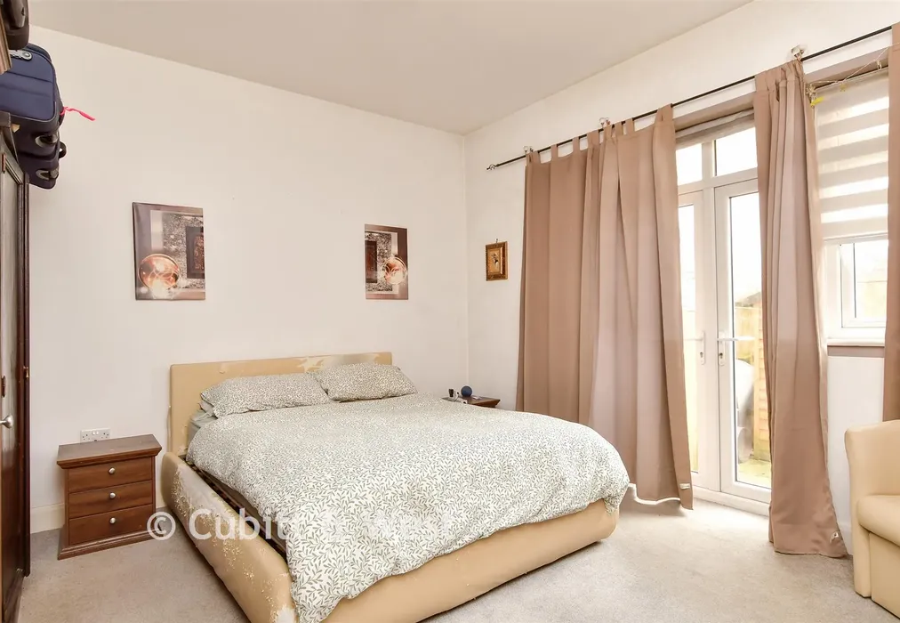Bedroom - South Coast Road, Peacehaven, East Sussex - Wards of Kent