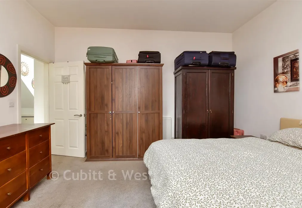 Bedroom - South Coast Road, Peacehaven, East Sussex - Wards of Kent