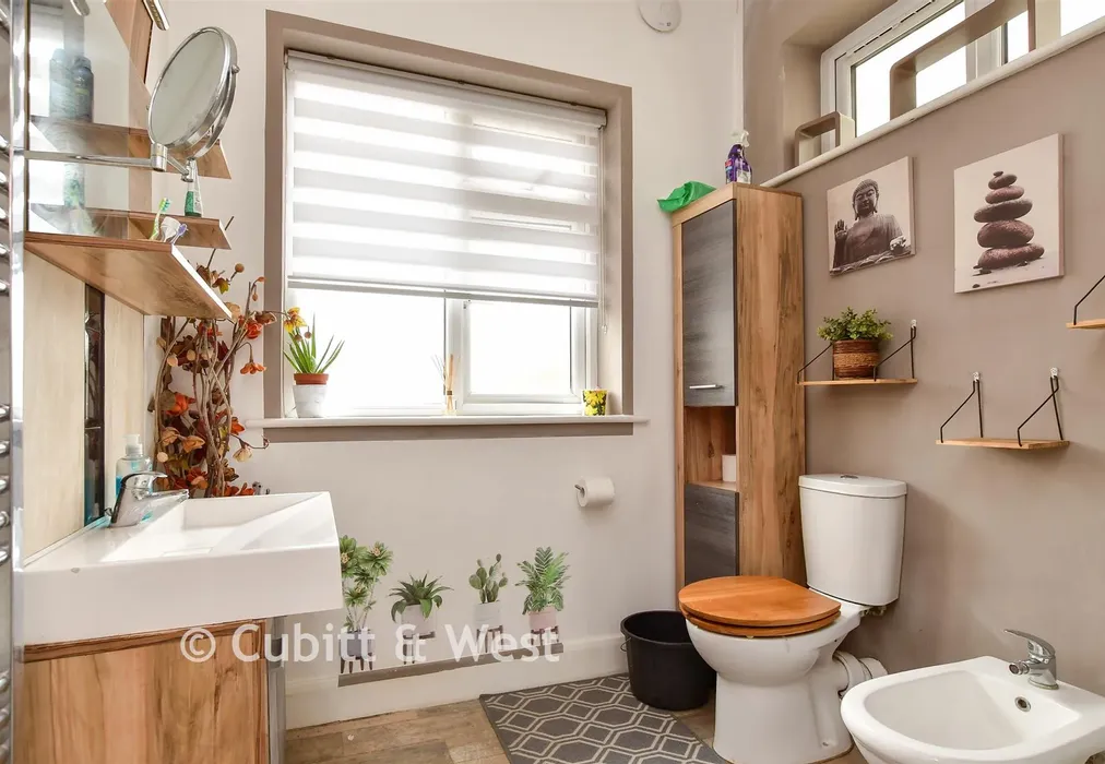 Shower Room - South Coast Road, Peacehaven, East Sussex - Wards of Kent