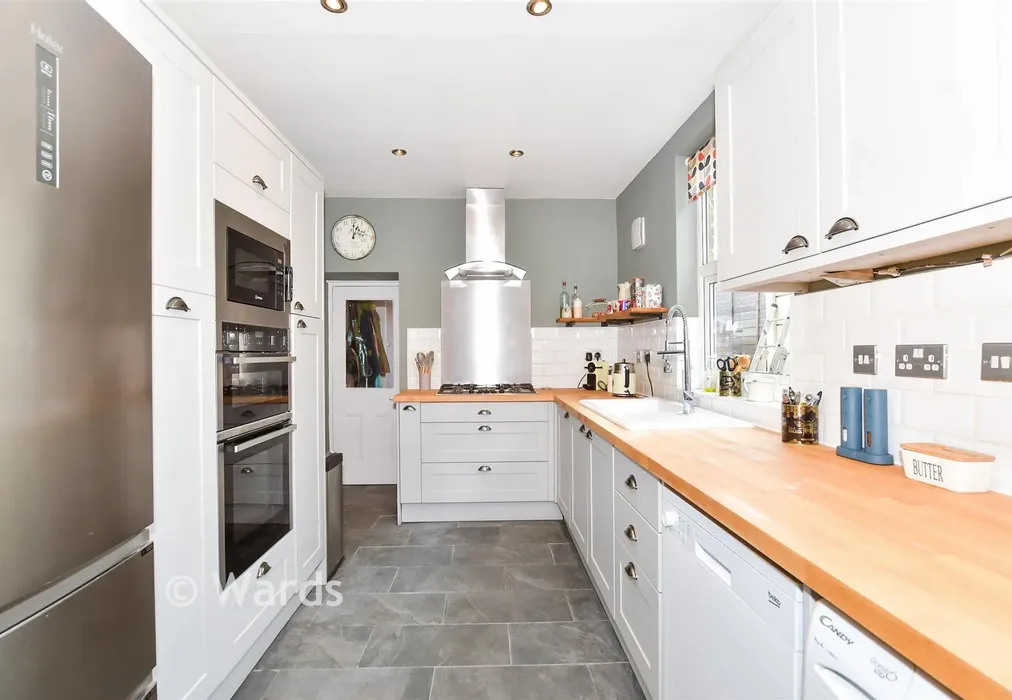 Kitchen - St. Philip's Avenue, Maidstone, Kent - Wards of Kent