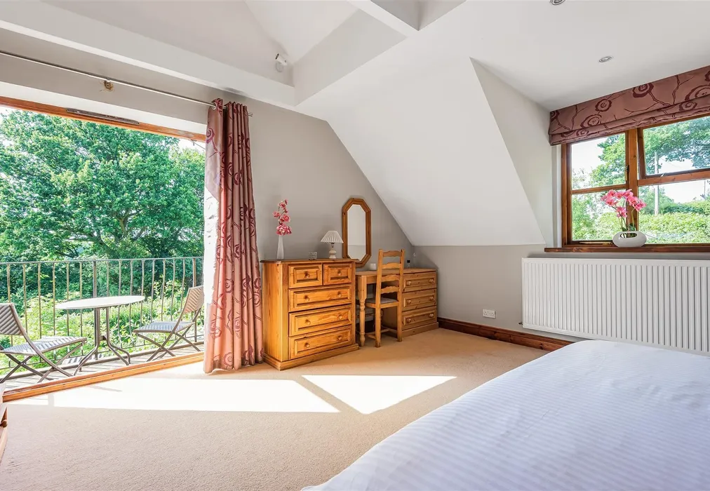 Bedroom 1 - Parrock Lane, Colemans Hatch, East Sussex - Wards of Kent