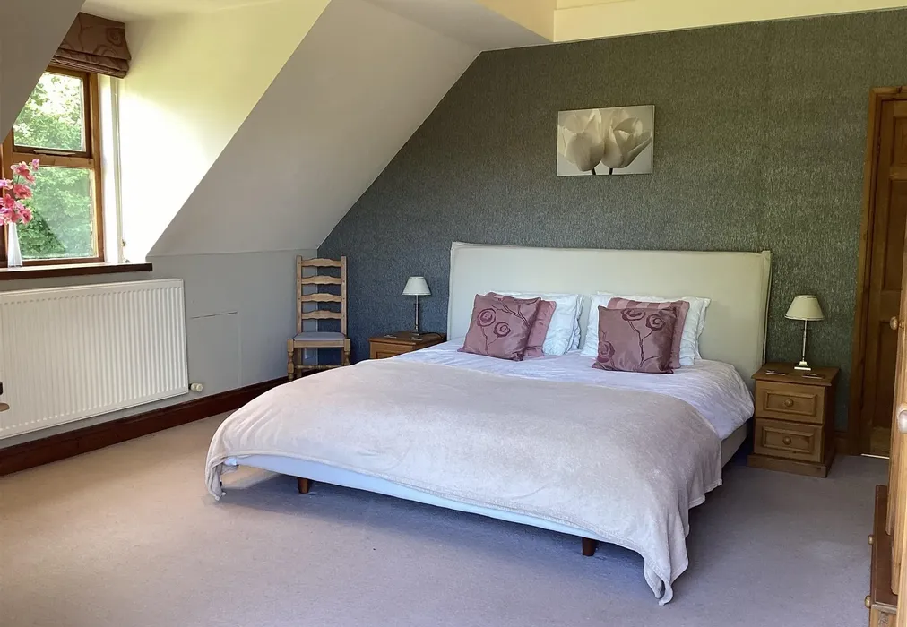 Bedroom 1 - Parrock Lane, Colemans Hatch, East Sussex - Wards of Kent