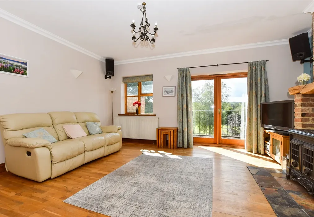 Lounge - Parrock Lane, Colemans Hatch, East Sussex - Wards of Kent