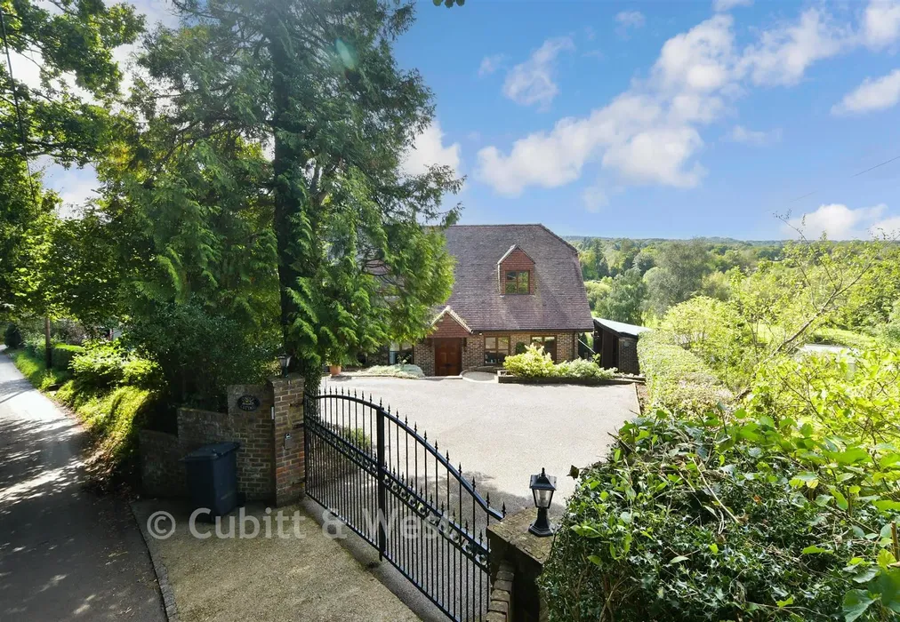 Gated Entrance - Parrock Lane, Colemans Hatch, East Sussex - Wards of Kent