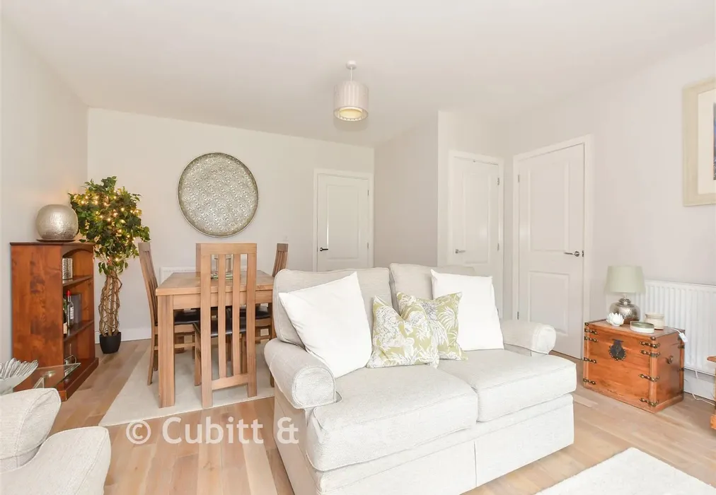 Lounge/Dining Room - Field End, Billingshurst, West Sussex - Wards of Kent