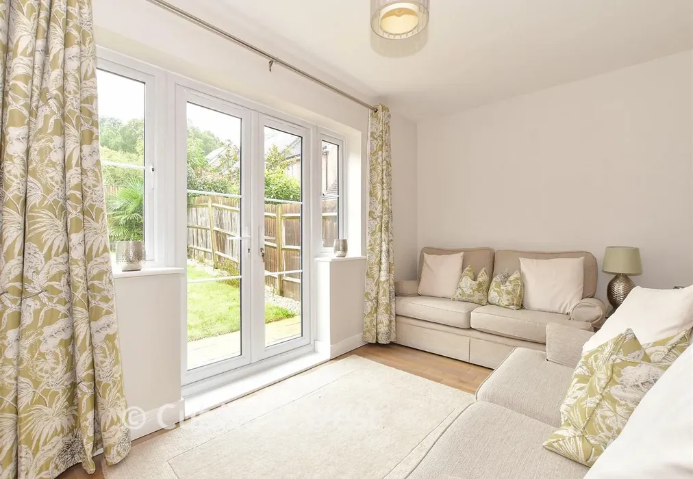 Lounge/Dining Room - Field End, Billingshurst, West Sussex - Wards of Kent