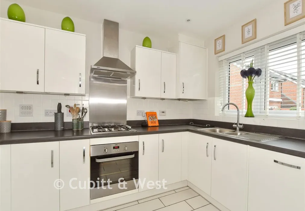 Kitchen - Field End, Billingshurst, West Sussex - Wards of Kent
