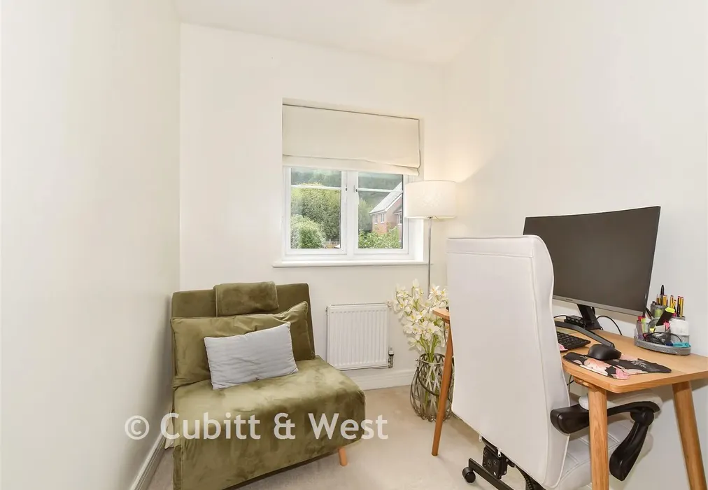 Bedroom 3 - Field End, Billingshurst, West Sussex - Wards of Kent