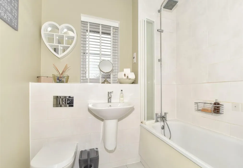 Bathroom - Field End, Billingshurst, West Sussex - Wards of Kent
