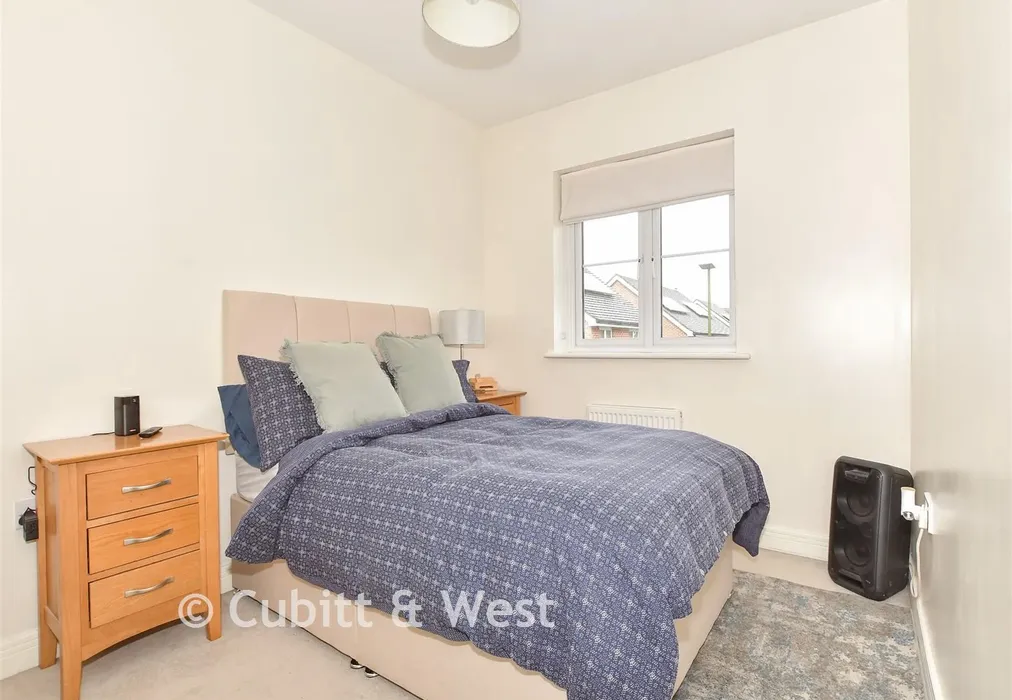 Bedroom 2 - Field End, Billingshurst, West Sussex - Wards of Kent