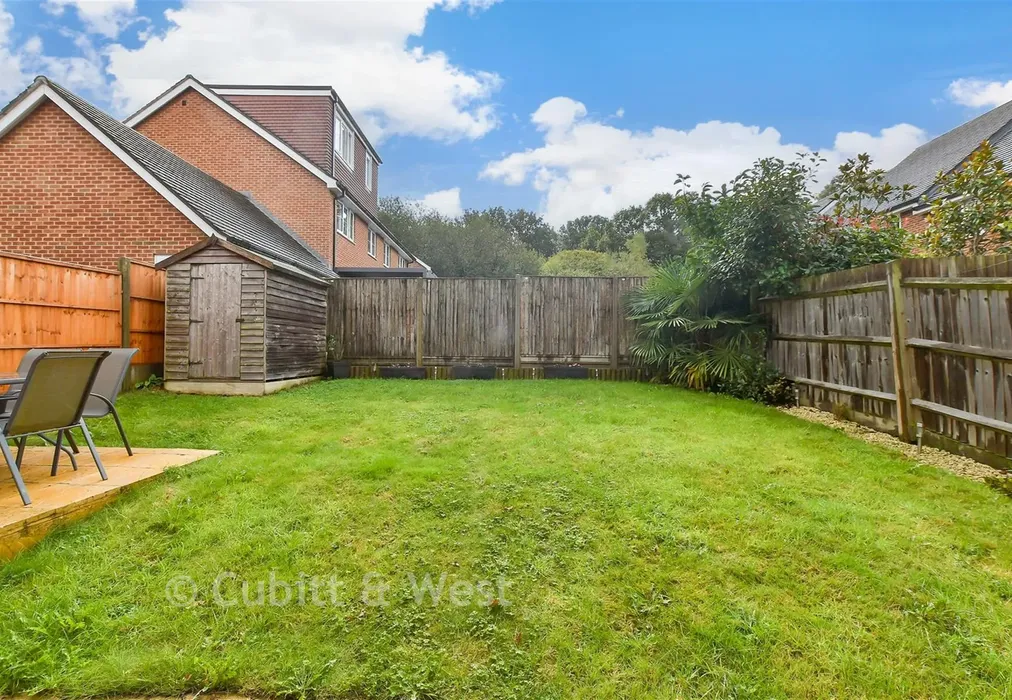 Rear Garden - Field End, Billingshurst, West Sussex - Wards of Kent