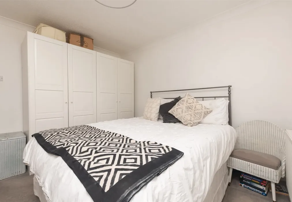 Bedroom 1 - Tilmans Mead, Farningham, Kent - Wards of Kent
