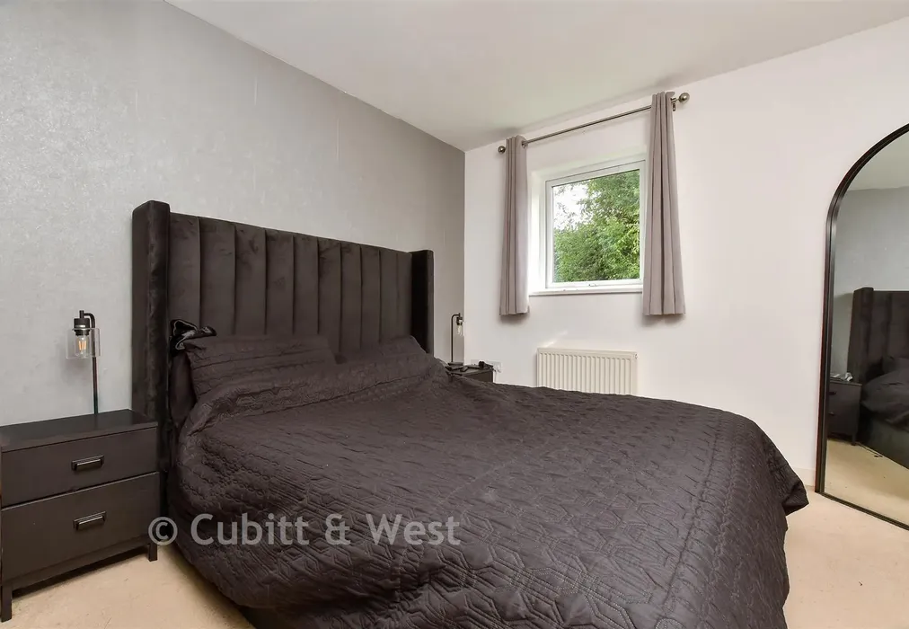 Bedroom 1 - Park View Road, Leatherhead, Surrey - Wards of Kent