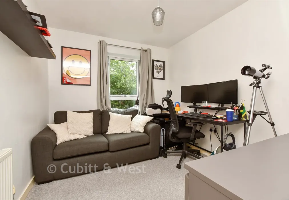 Bedroom 2 - Park View Road, Leatherhead, Surrey - Wards of Kent