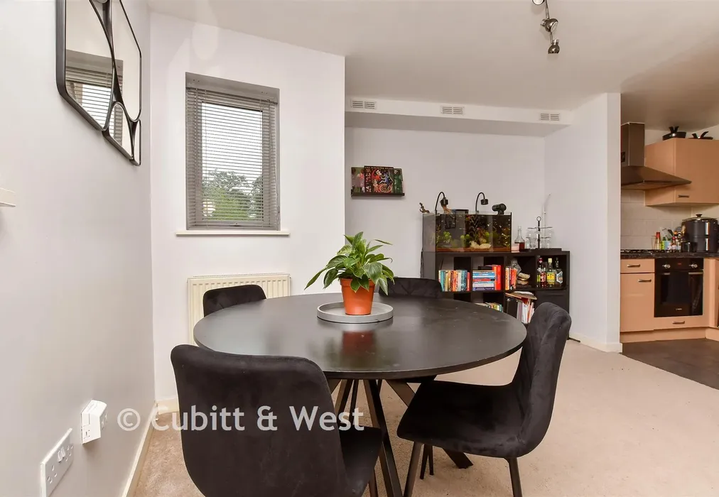 Living Room - Park View Road, Leatherhead, Surrey - Wards of Kent