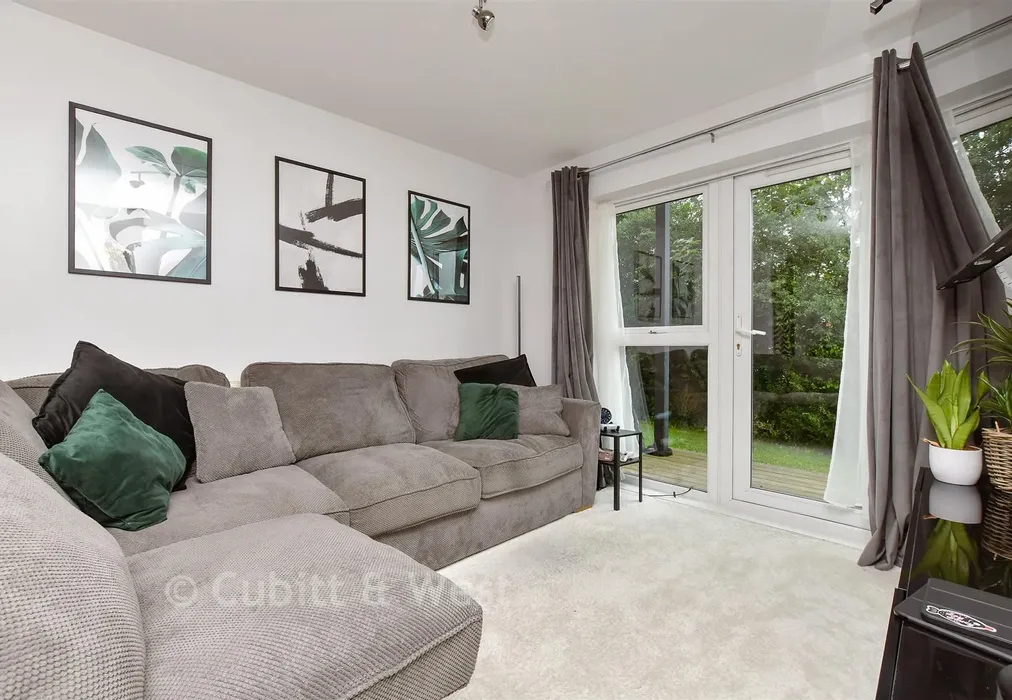 Living Room - Park View Road, Leatherhead, Surrey - Wards of Kent