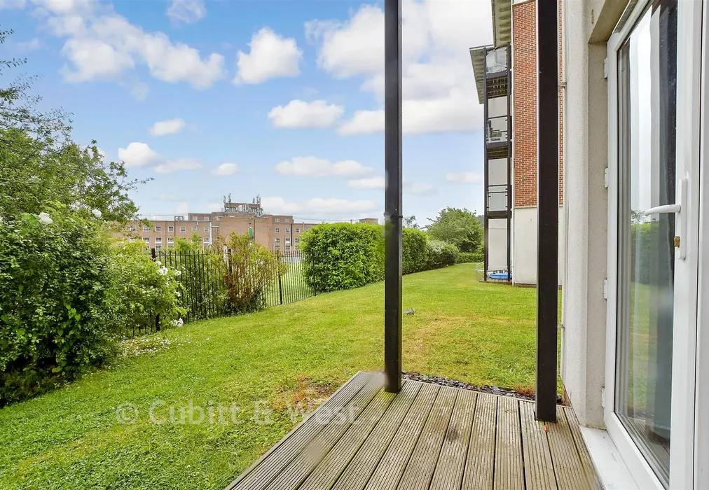 Patio / Decking - Park View Road, Leatherhead, Surrey - Wards of Kent