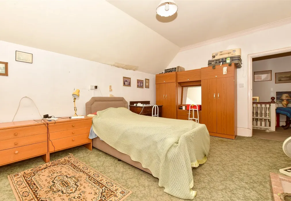 Bedroom 1 - Eastern Esplanade, Cliftonville, Margate, Kent - Wards of Kent