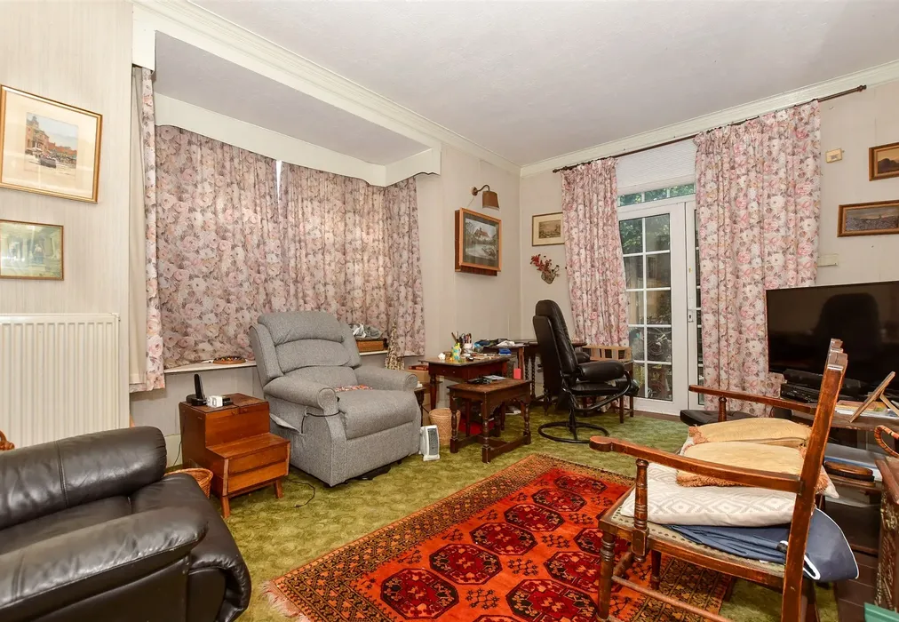 Lounge - Eastern Esplanade, Cliftonville, Margate, Kent - Wards of Kent