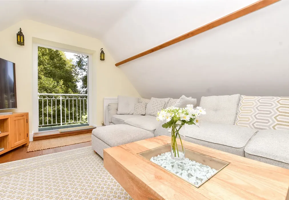 Internal Lifestyle Photograph - Avenue Road, Banstead, Surrey - Wards of Kent