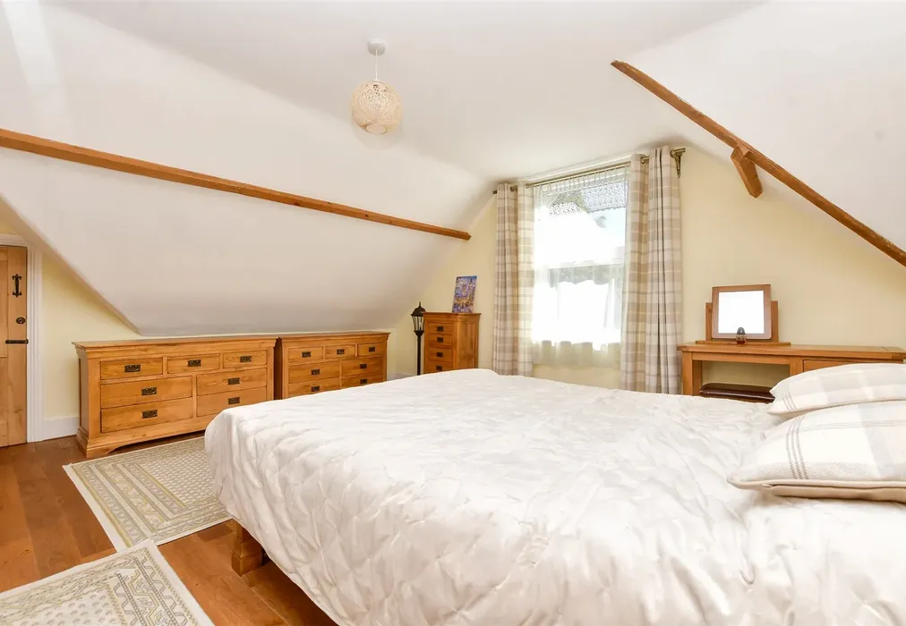 Bedroom 1 - Avenue Road, Banstead, Surrey - Wards of Kent