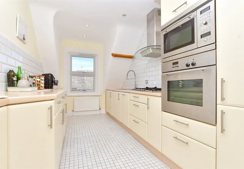 Kitchen - Avenue Road, Banstead, Surrey - Wards of Kent