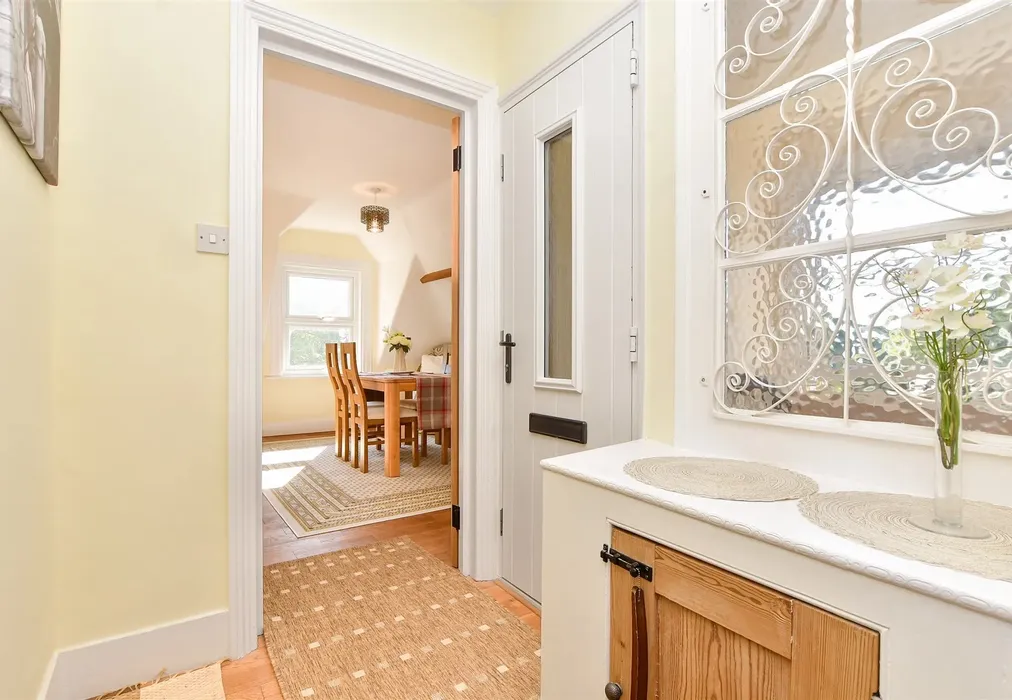 Internal Lifestyle Photograph - Avenue Road, Banstead, Surrey - Wards of Kent