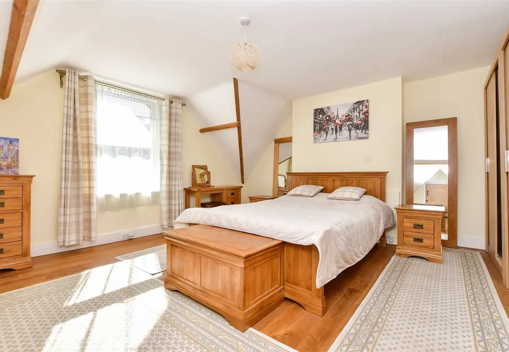 Bedroom 1 - Avenue Road, Banstead, Surrey - Wards of Kent