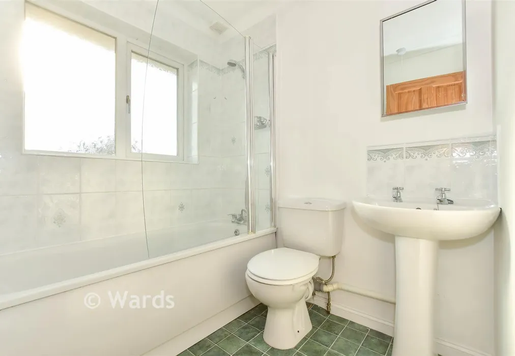 Bathroom - Friends Avenue, Margate, Kent - Wards of Kent
