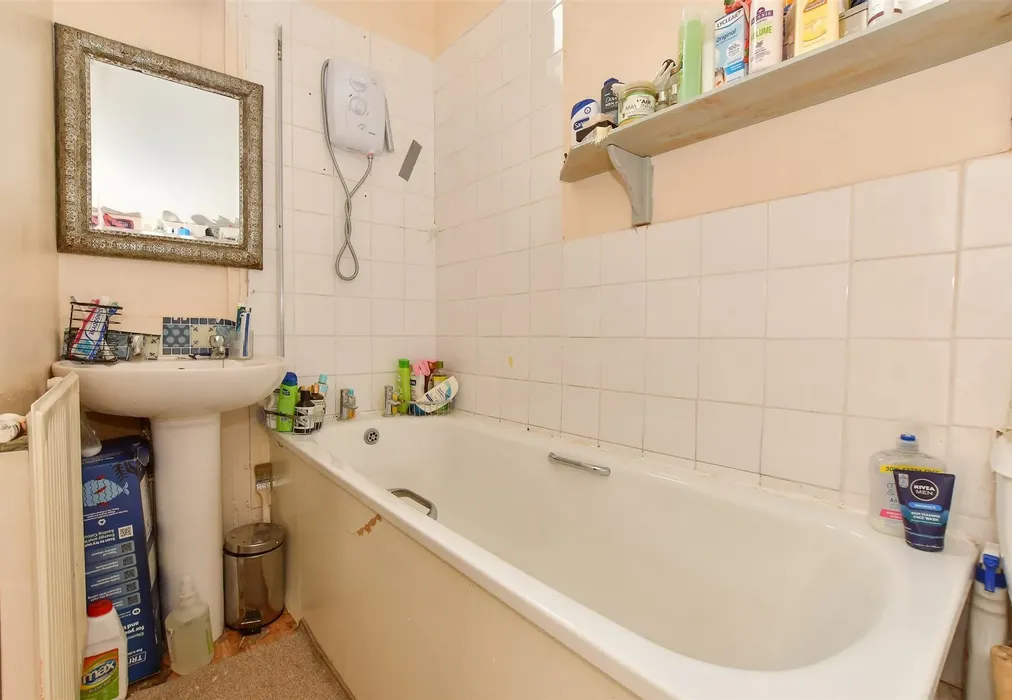 Bathroom - East Hill Road, Ryde, Isle of Wight - Wards of Kent