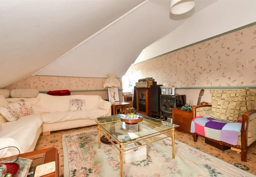 Lounge - East Hill Road, Ryde, Isle of Wight - Wards of Kent