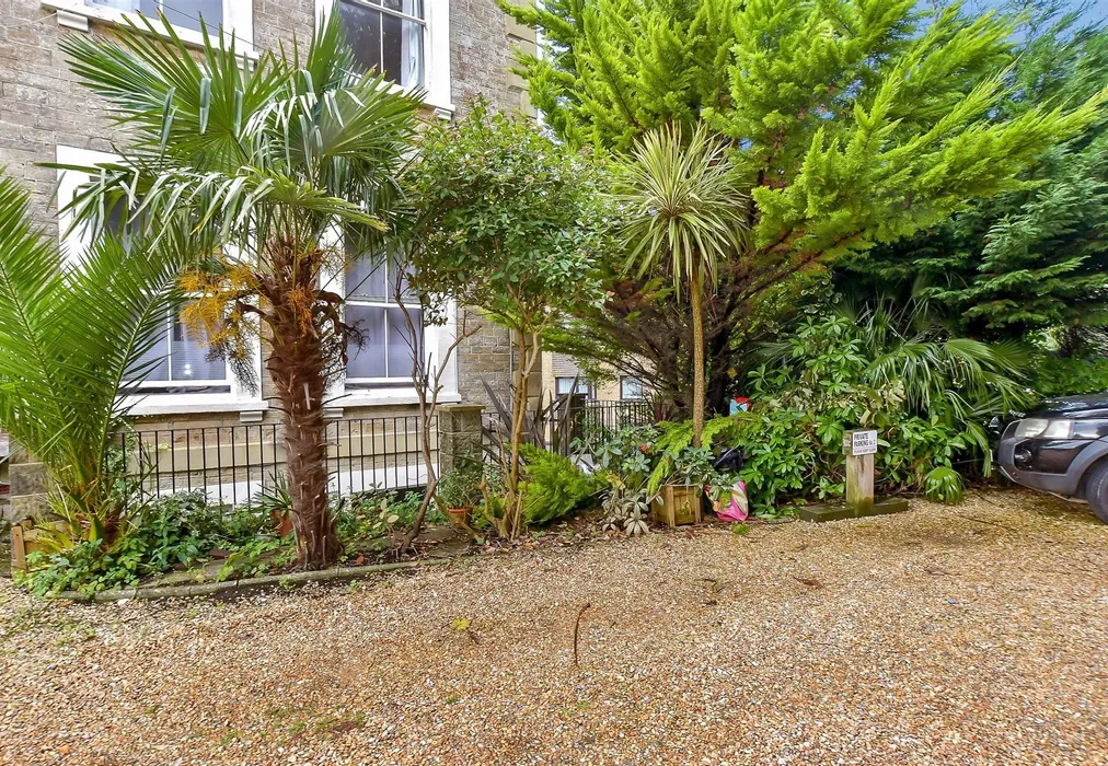 Front Garden - East Hill Road, Ryde, Isle of Wight - Wards of Kent