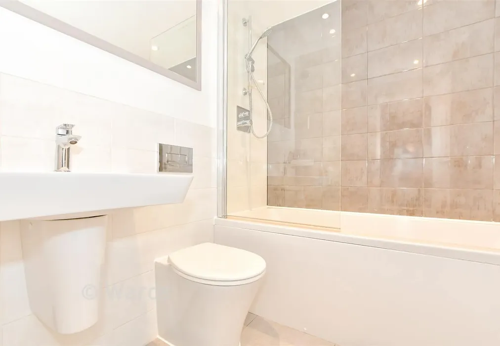 Bathroom - Oaken Wood Drive, Maidstone, Kent - Wards of Kent
