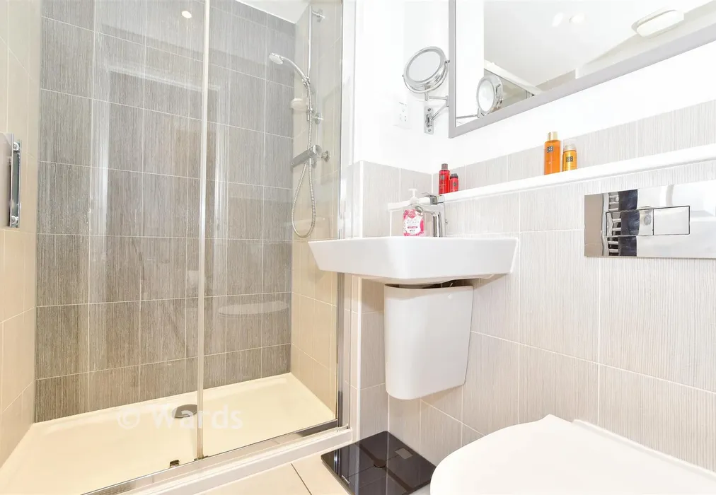 En-Suite Shower Room - Oaken Wood Drive, Maidstone, Kent - Wards of Kent