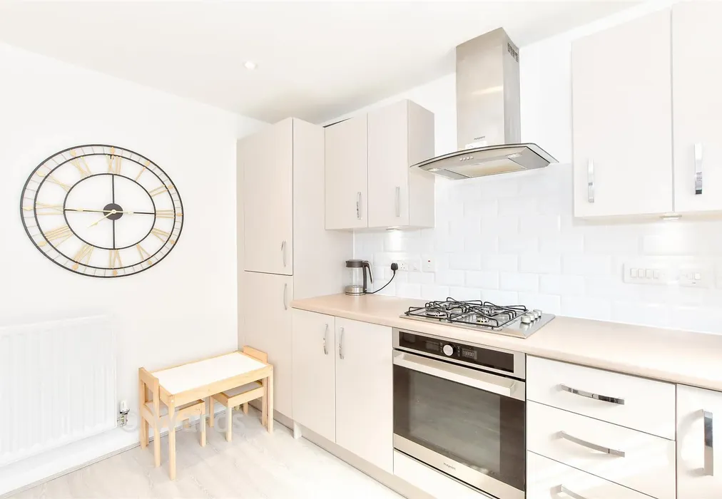 Kitchen - Oaken Wood Drive, Maidstone, Kent - Wards of Kent