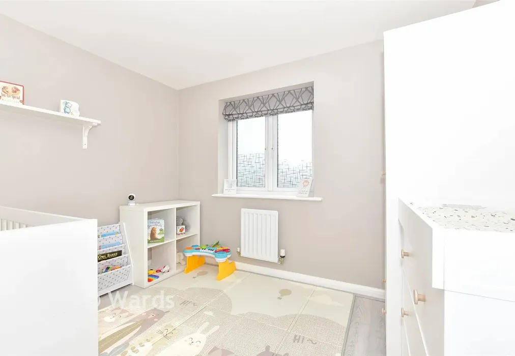 Bedroom 1 - Oaken Wood Drive, Maidstone, Kent - Wards of Kent