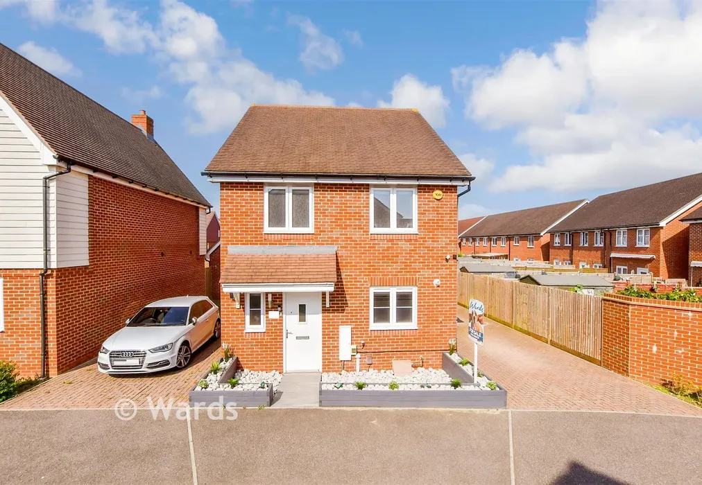 Front Web - Oaken Wood Drive, Maidstone, Kent - Wards of Kent