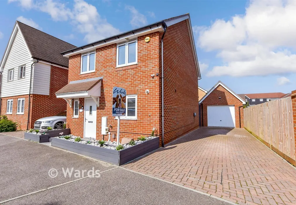 Driveway/Parking - Oaken Wood Drive, Maidstone, Kent - Wards of Kent