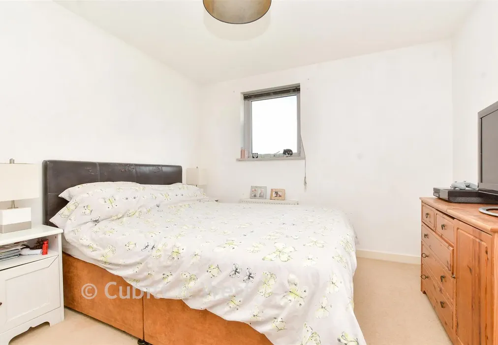 Bedroom 1 - Park View Road, Leatherhead, Surrey - Wards of Kent