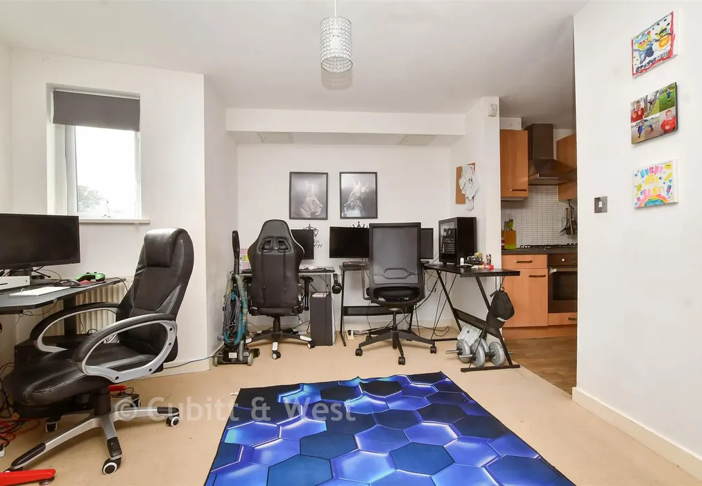 Living Room - Park View Road, Leatherhead, Surrey - Wards of Kent