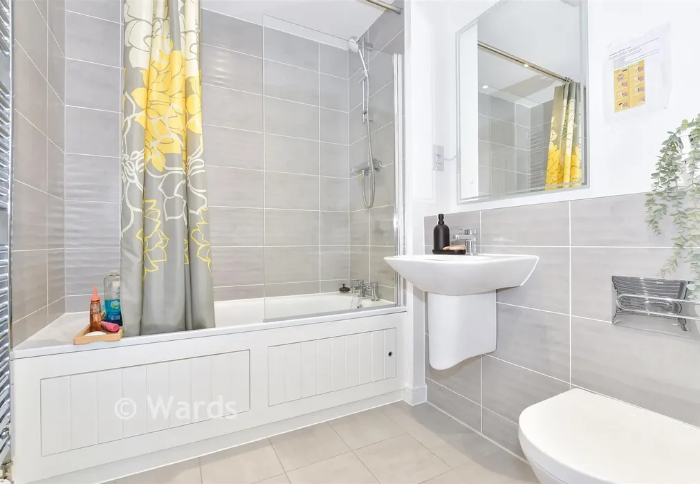 Bathroom - Ellis Field, Otham, Maidstone, Kent - Wards of Kent