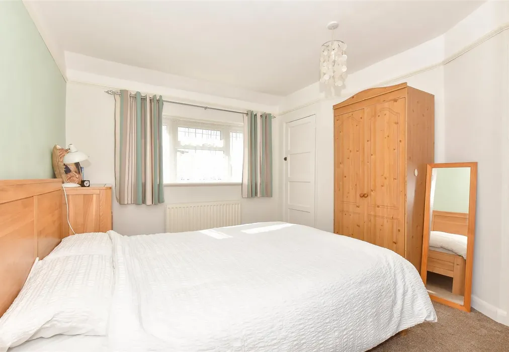Bedroom 1 - Sydney Road, Whitstable, Kent - Wards of Kent