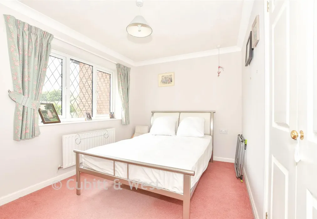 Bedroom 1 - Elm Way, Heathfield, East Sussex - Wards of Kent