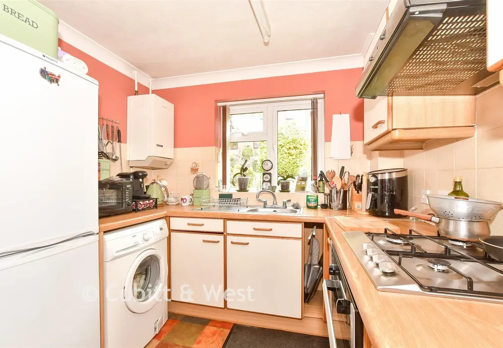 Kitchen - Elm Way, Heathfield, East Sussex - Wards of Kent
