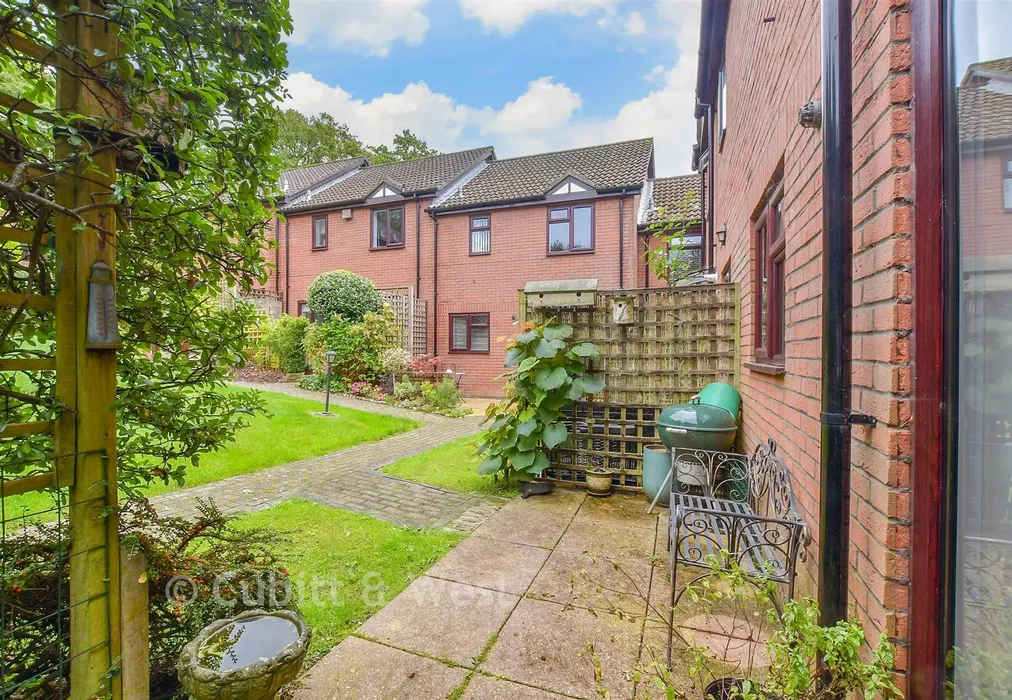Rear Garden - Elm Way, Heathfield, East Sussex - Wards of Kent