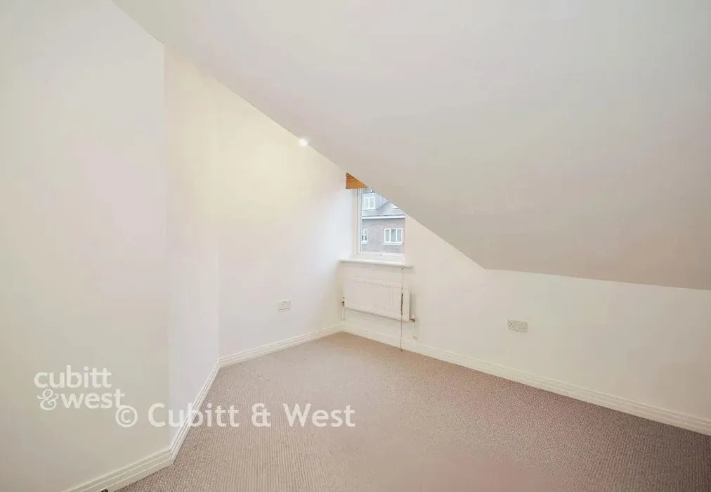 Bedroom 2 - Brighton Road, Redhill, Surrey - Wards of Kent