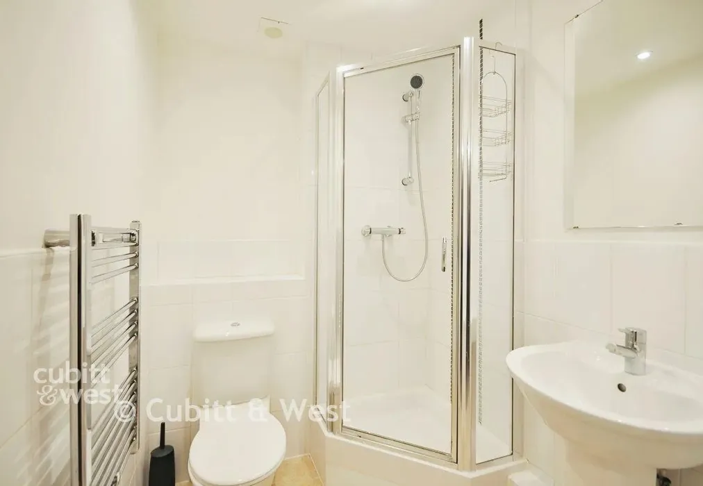 Shower Room - Brighton Road, Redhill, Surrey - Wards of Kent