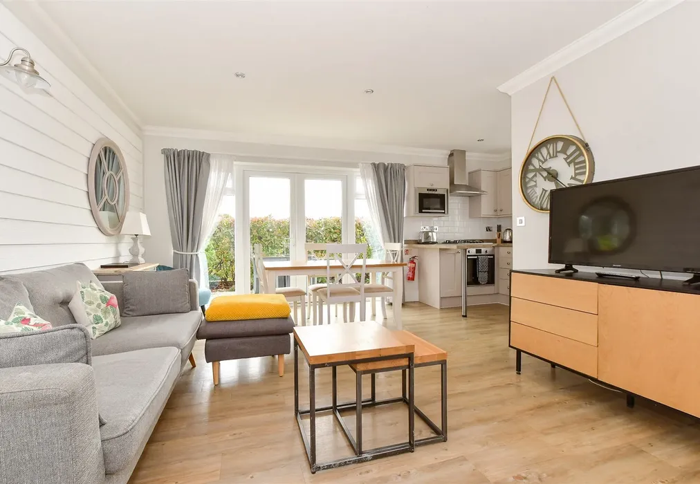 Lounge/ Dining Area - Fort Warden Road, Totland Bay, Isle of Wight - Wards of Kent