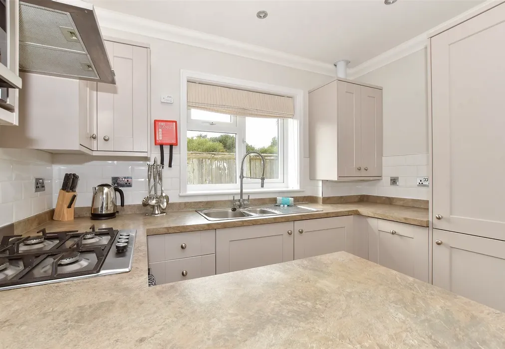 Kitchen - Fort Warden Road, Totland Bay, Isle of Wight - Wards of Kent